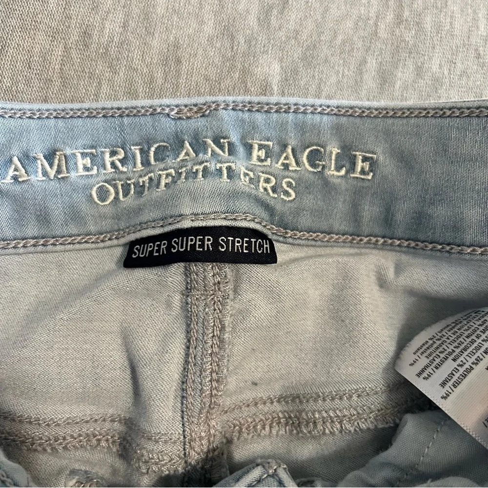 American Eagle Outfitters Light Wash Skinny Jeans Distressed